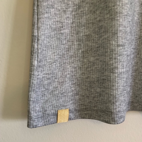 Monreal London Gray Ribbed Performance Sport Top, Medium - Picture 4 of 13